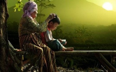 SURGAKU DI TELAPAK KAKIMU IBU